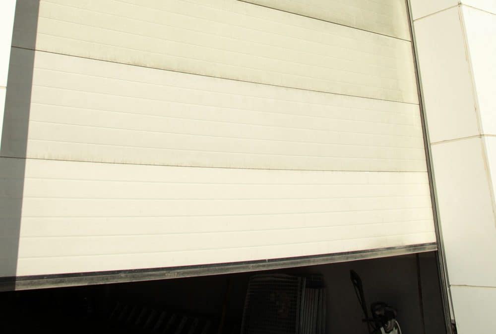 Common Mistakes When Replacing Garage Doors in Miami Beach